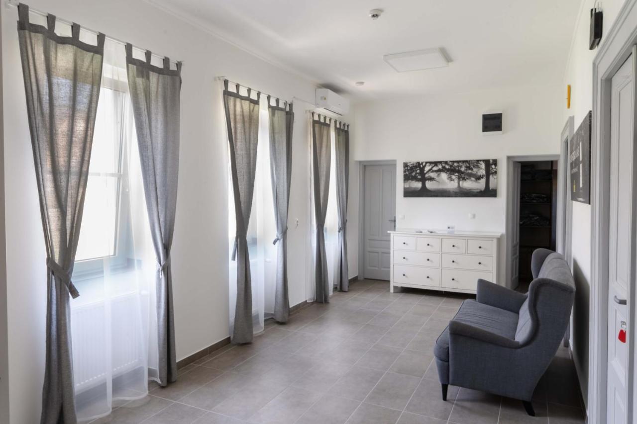 Kunfoglalas Apartmanhaz Kisujszallas Bagian luar foto