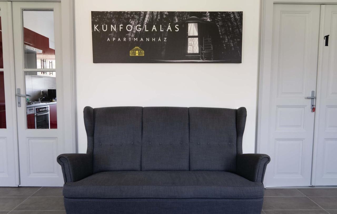 Kunfoglalas Apartmanhaz Kisujszallas Bagian luar foto